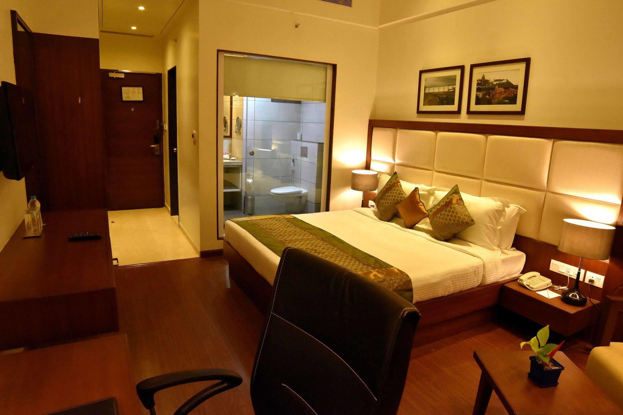 Comfort Inn Donil Vadodara Exterior photo
