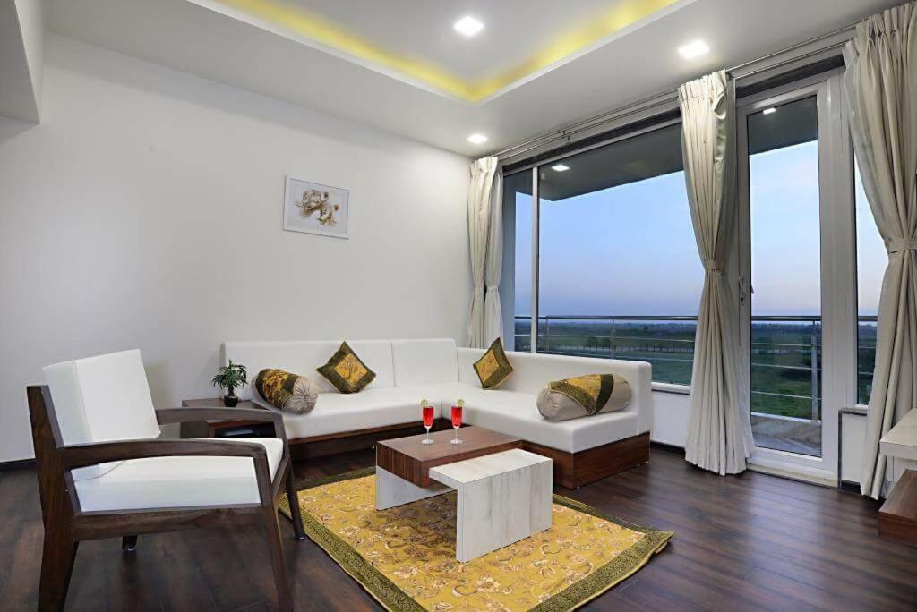 Comfort Inn Donil Vadodara Exterior photo